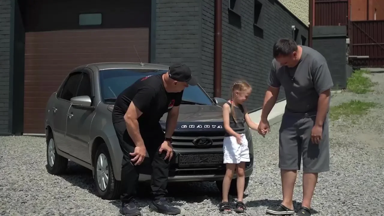 Александр из Кемерова принимает Lada Granta рядом с ведущим Garage 54